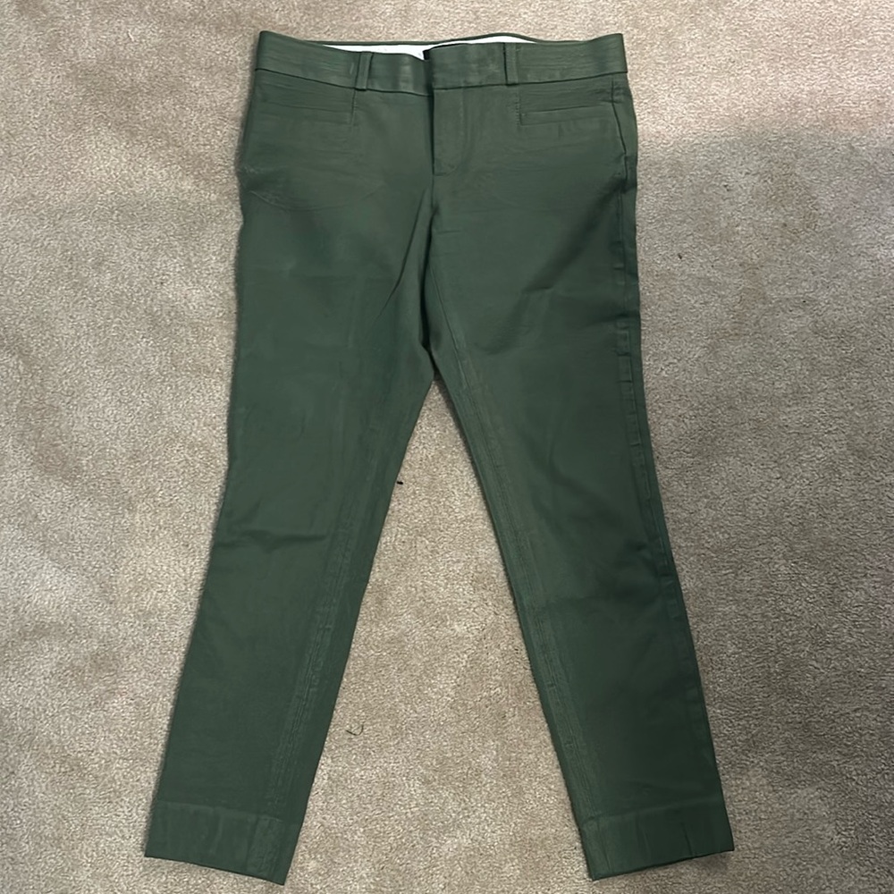 BANANA REPUBLIC camo green Sloan slacks

Also available:
Navy blue 0P
Black 0P